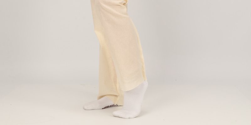 Prova de corpo inteiro: comprimento e caimento da calça em pé